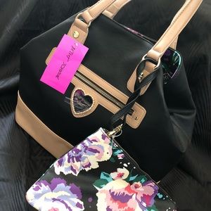 Spacious stylish handbag w/ Gold trim